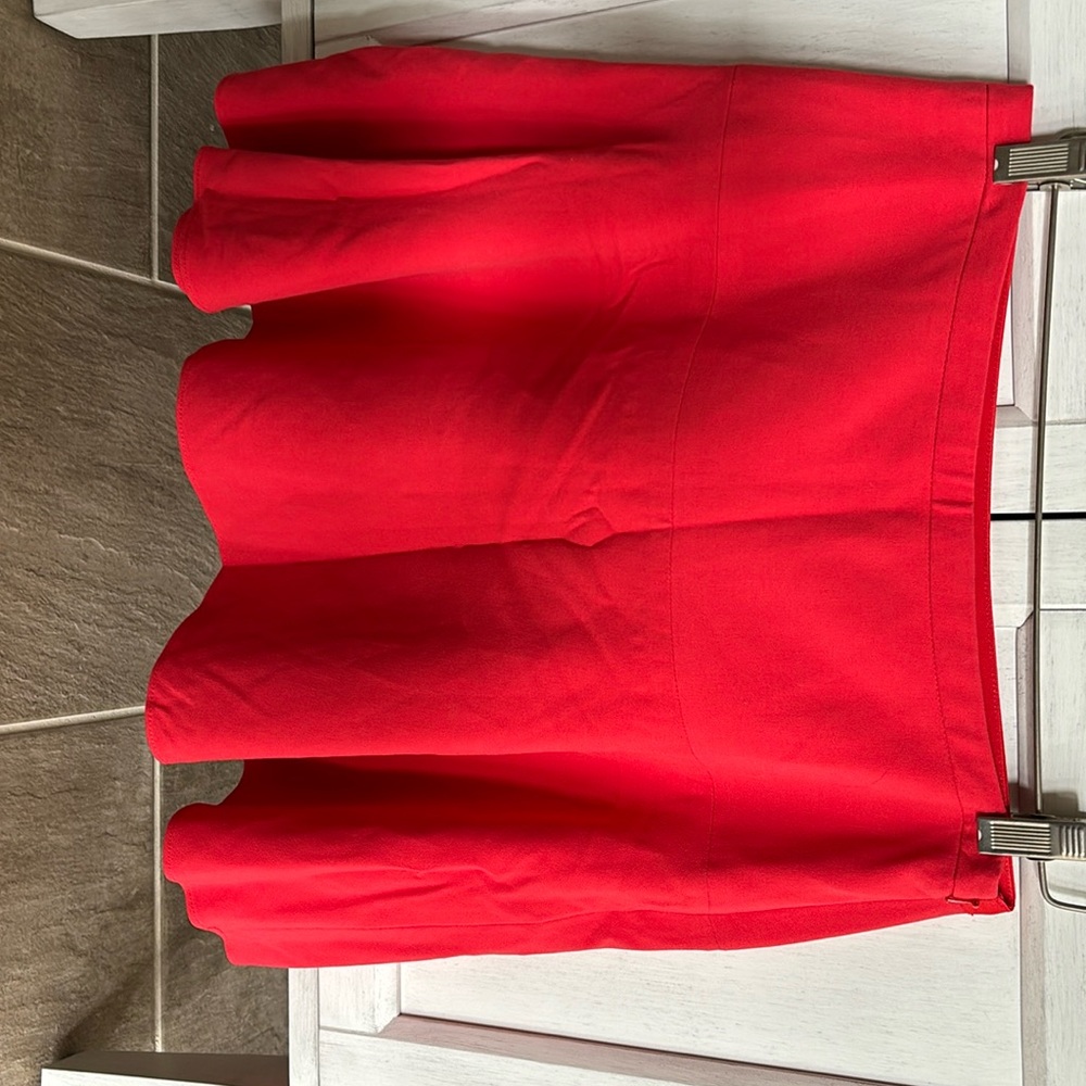 BCBGMAXARIA Woman’s short fair mini skirt. Salmon color